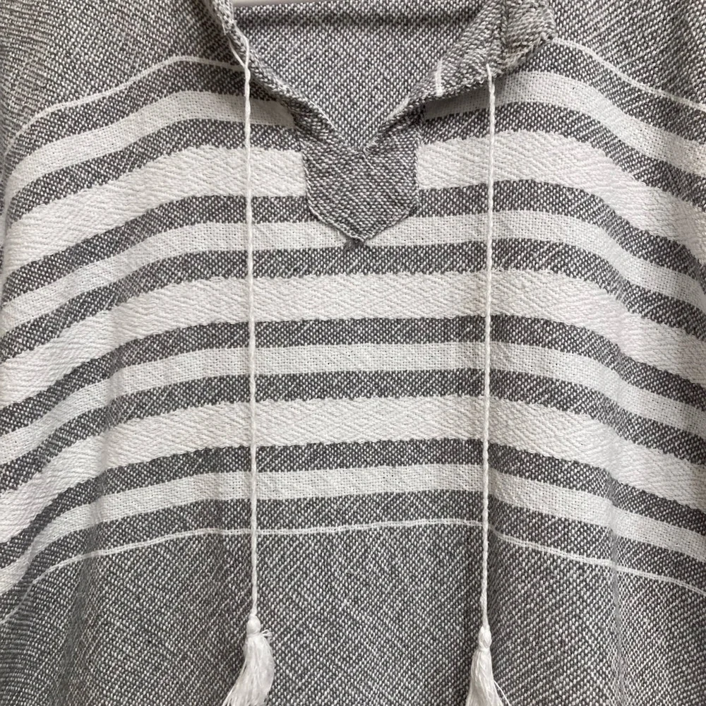 Mexican Handmade Woven Gray and White Striped Short Sleeve Top, Men’s, Small - Picture 2 of 5